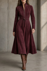Tara™ | A-Linien-Kleid mit Stehkragen und Bindegürtel